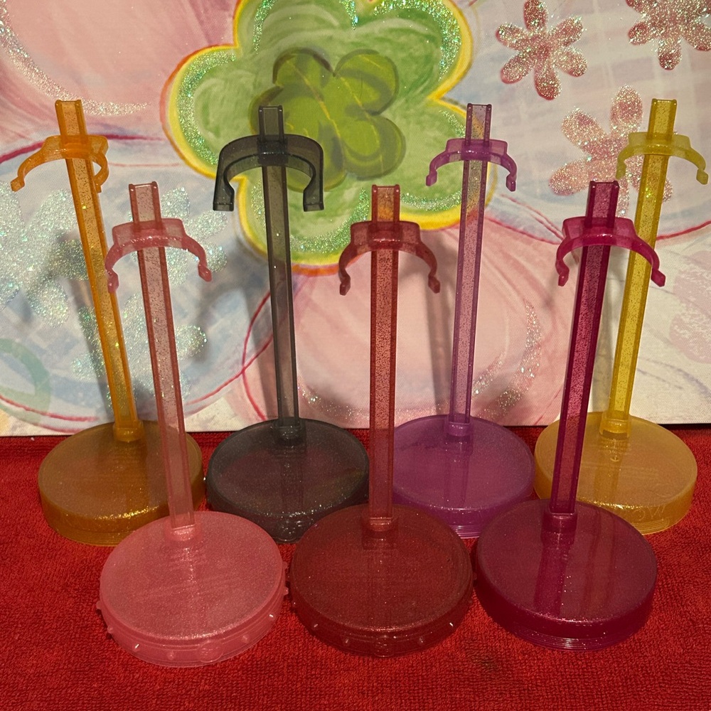 7 Rainbow High doll stands